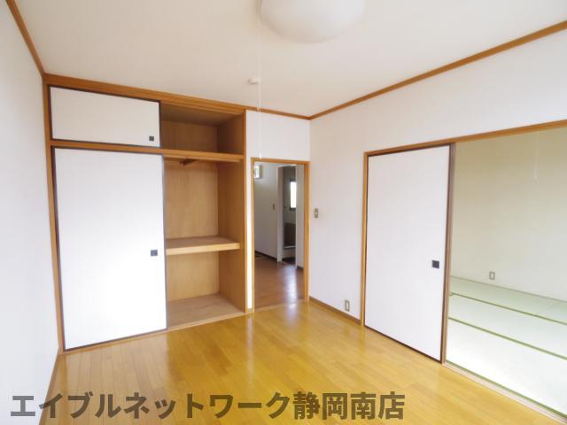 居室・リビング　こちらの居間で趣味の時間をお楽しみください