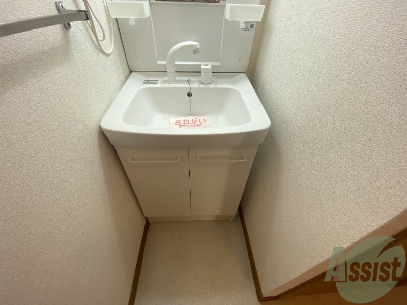 洗面設備　独立洗面台はシャンプードレッサー付きですよ。