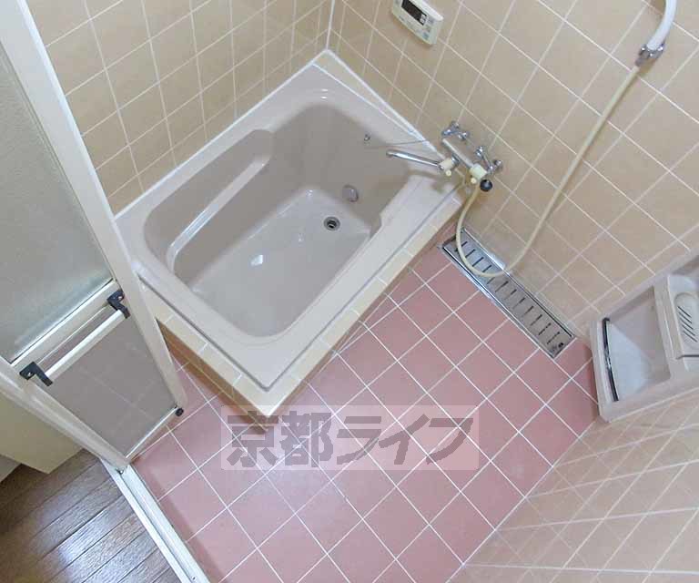 バス・シャワールーム　タイルが可愛い浴室です