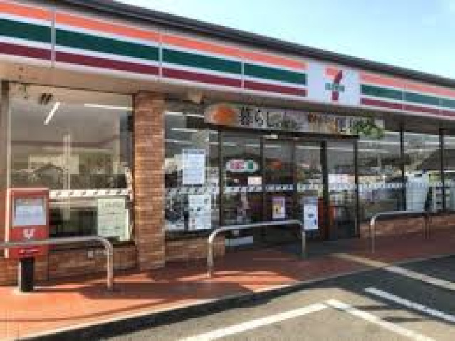 コンビニ　セブンイレブン広陵町笠東店（コンビニ）まで729m