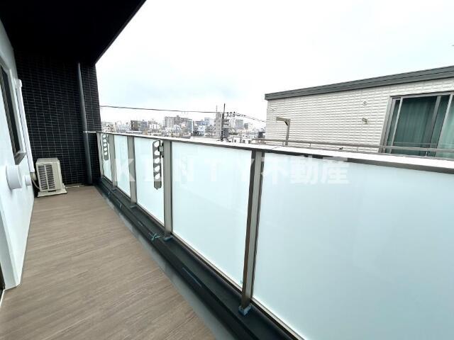 バルコニー　広々としたバルコニーです