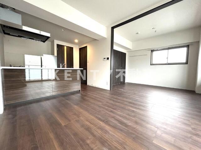 居室・リビング　こちらの居間で趣味の時間をお楽しみください