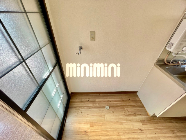 洗面設備　寒い朝も室内でお洗濯できます