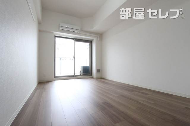 居室・リビング　４０２号室の写真になります。