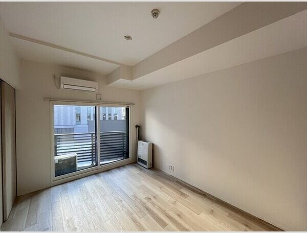 居室・リビング　壁面が多く家具の配置がしやすいです♪