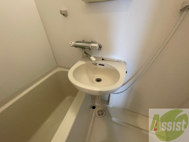 洗面設備　こちらに洗面台があります。朝の洗顔はこちらで。