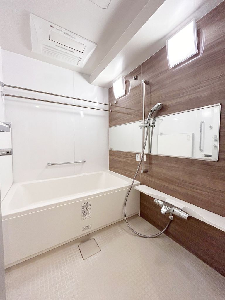 バス・シャワールーム　浴室暖房乾燥機・追い焚き機能あり