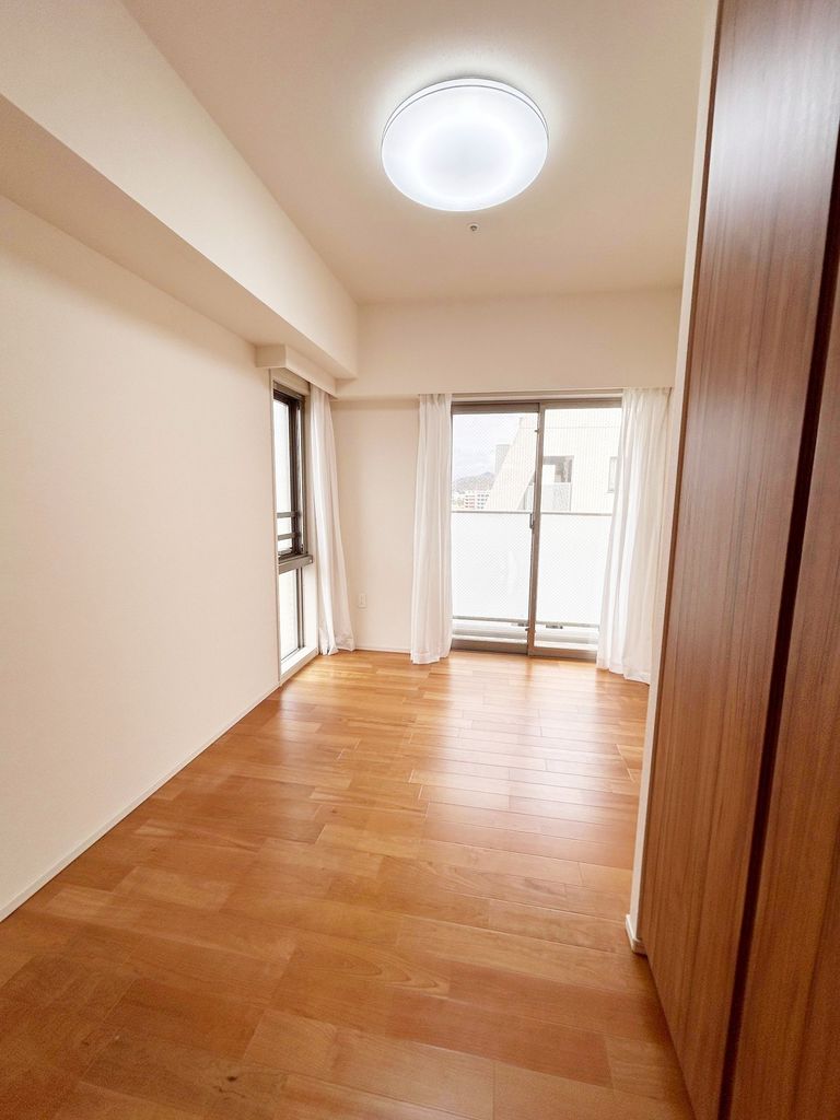 その他部屋・スペース　約5.1帖　二面採光・バルコニーに面した明るいお部屋です。