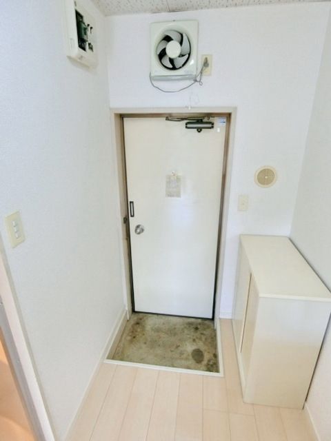 玄関　★玄関に下駄箱あり★