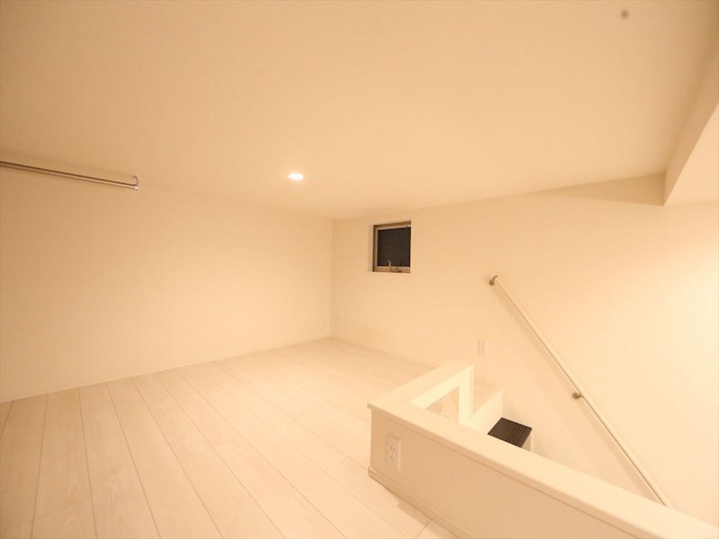 その他部屋・スペース　上段ロフト5.7帖（収納にも寝室にも使えます）