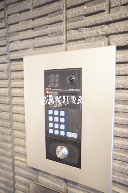 セキュリティ　不審者、勧誘員をシャットアウトできるオートロックです♪