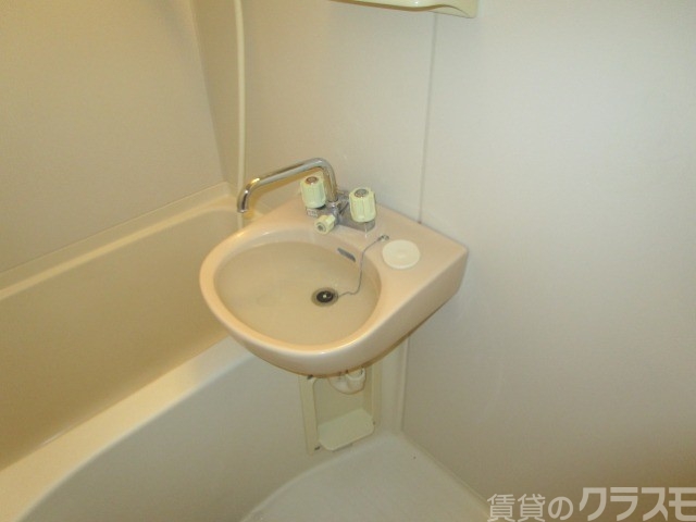 バス・シャワールーム　一日のお疲れをお取りくださいませ。