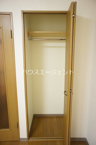 収納　居室にはクローゼット。※参考画像