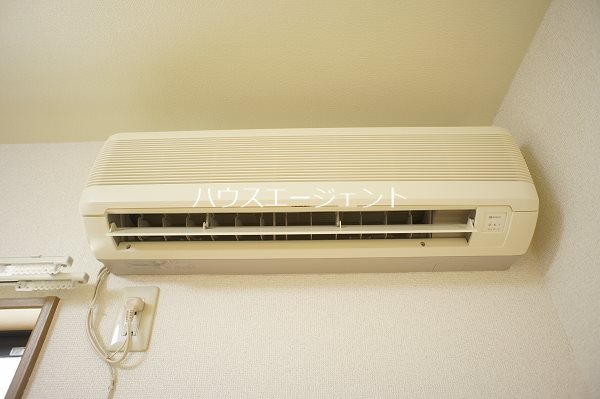 その他設備　エアコン１基設備です。夏も冬も快適です。※参考画像