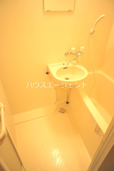 バス・シャワールーム　バストイレ別。一人暮らしなら別がいいですよね。※参考画像