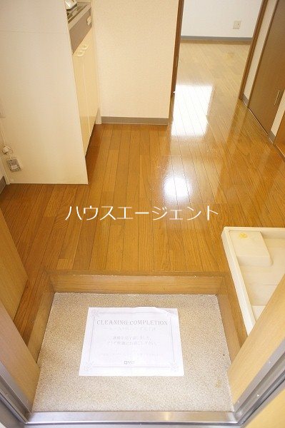玄関　玄関からピカピカです。室内もキレイですよー。※参考画像
