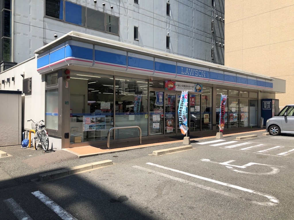 コンビニ　ローソン 博多駅東三丁目店（コンビニ）まで153m