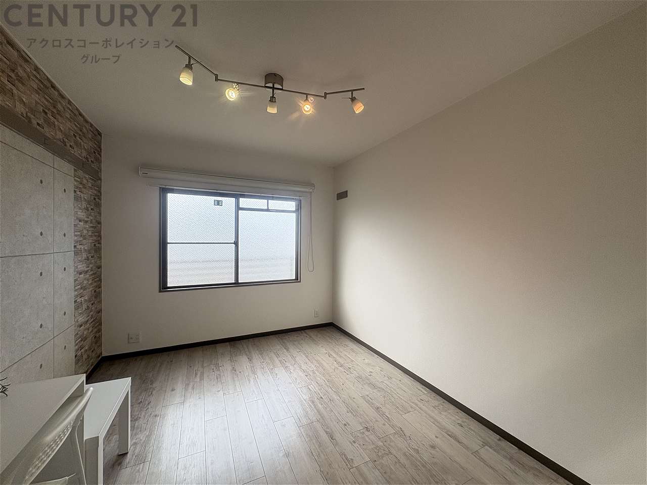 居室・リビング　エアコン付きで快適に過ごせます♪