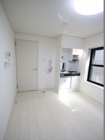 居室・リビング　明るい色調のお部屋です♪