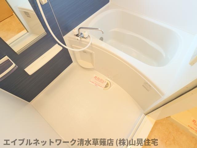 バス・シャワールーム　ゆったり過ごせるお風呂です