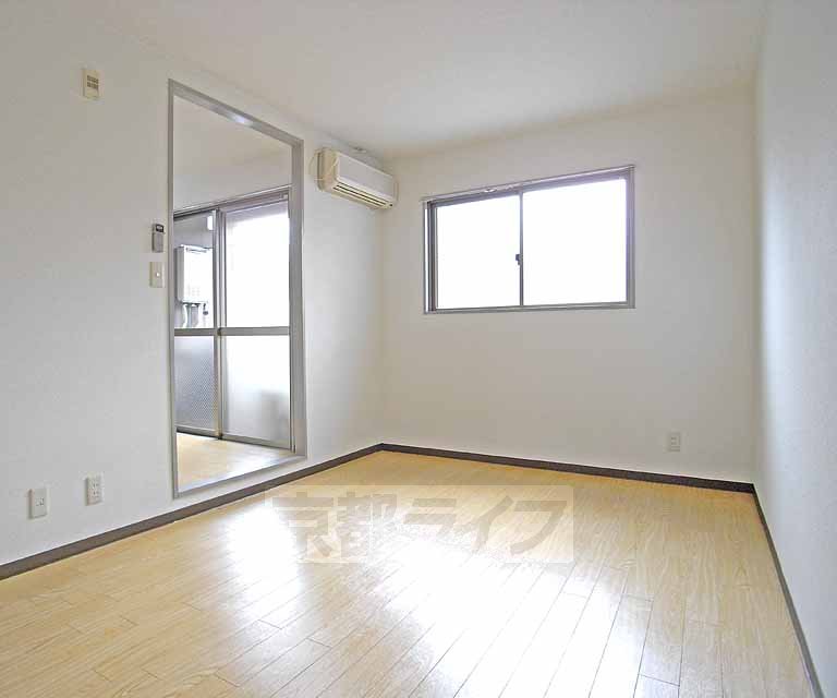 居室・リビング　日当たり良いです。