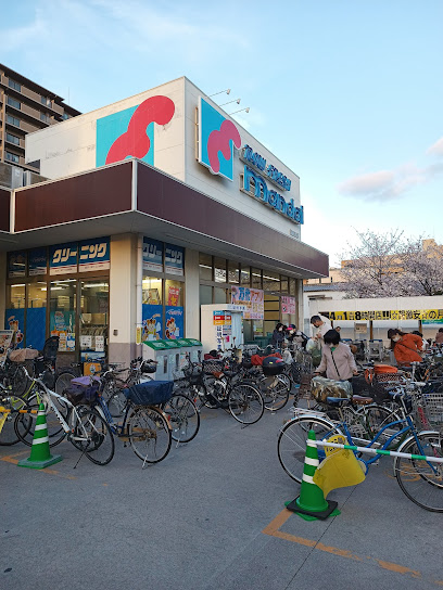 スーパー　mandai(万代) 旭高殿店（スーパー）まで621m