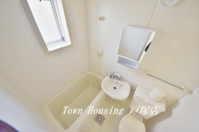 バス・シャワールーム　★★窓付きの明るいバスルーム★★