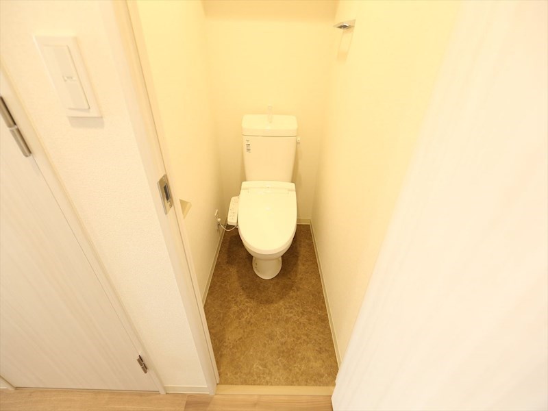 トイレ　温水洗浄暖房便座付トイレ