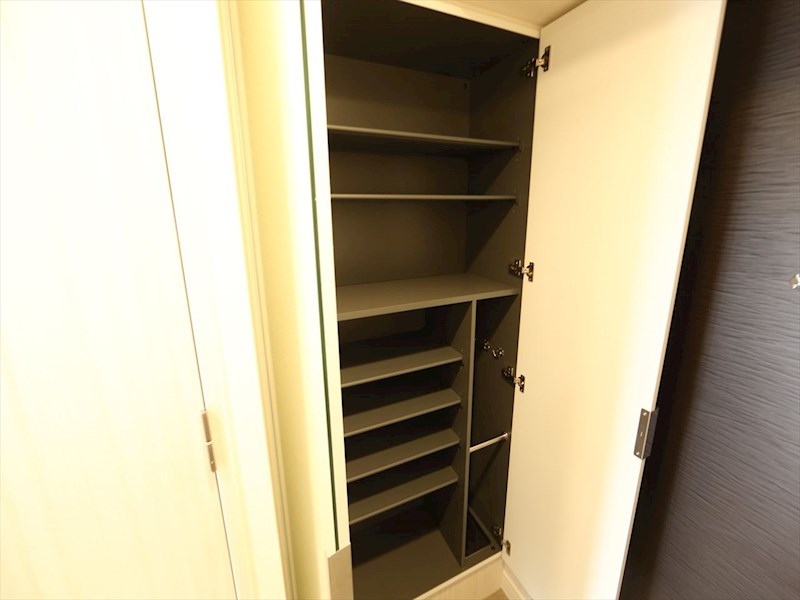 玄関　玄関　シューズボックス付（収納充実してます）