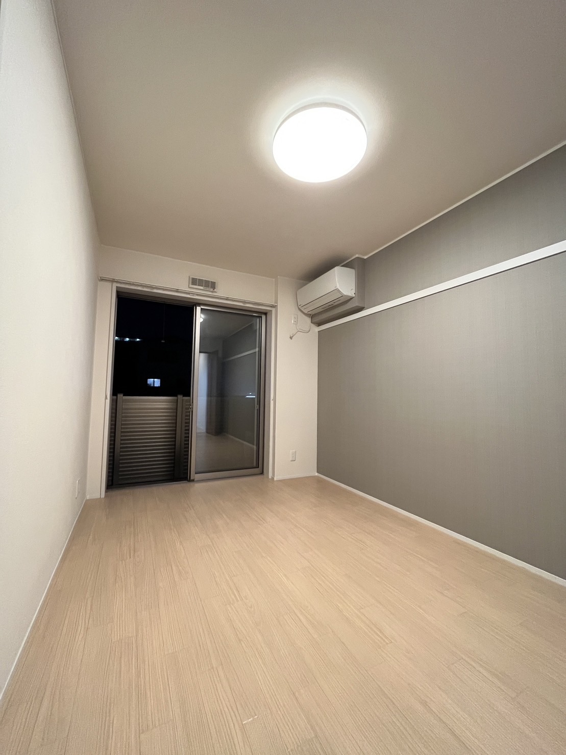 居室・リビング　明るい洋室