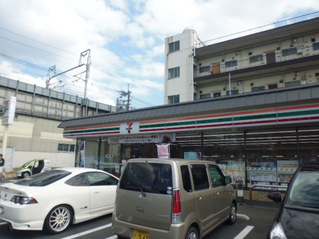 コンビニ　セブンイレブン京都中久世4丁目店（コンビニ）まで372m