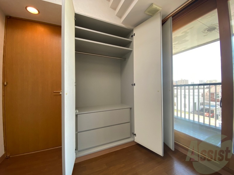 収納　寝室の収納です。部屋がすっきり片付きます。