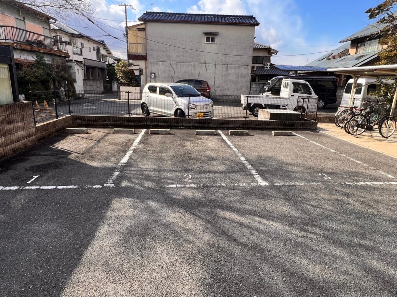 その他　駐車場は別料金となります。