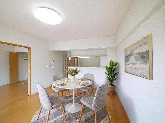 居室・リビング　CGで家具等を配置したもので家具等は含まれません