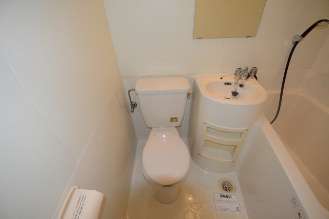 トイレ　浴室内にトイレがあります♪