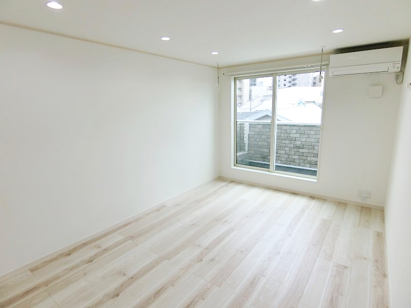 居室・リビング　こちらのリビングで趣味の時間をお楽しみください♪