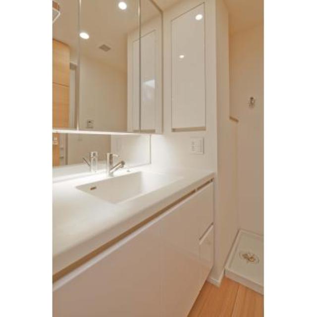 洗面設備　※写真は同タイプ住戸です。