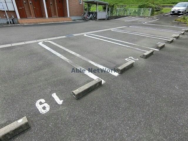 駐車場　駐車場