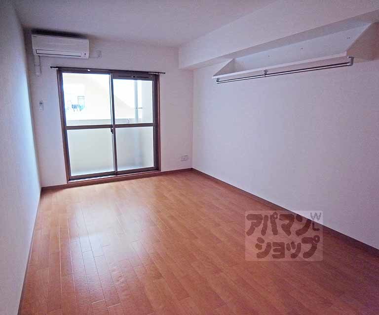 居室・リビング　洋室８帖です。