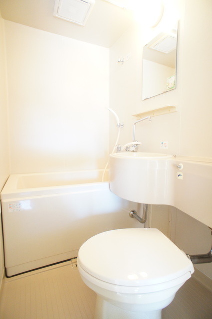 バス・シャワールーム　お掃除ラクラクの洗面台付き３点ユニットです☆