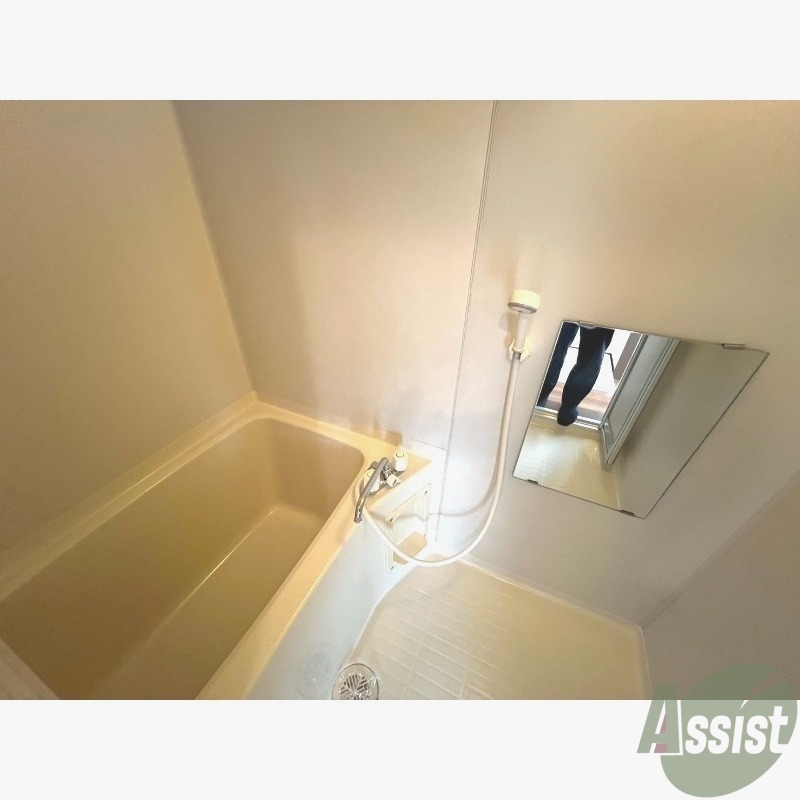 バス・シャワールーム　浴室を撮影しました。一人暮らしにはちょうどいいサイズです。