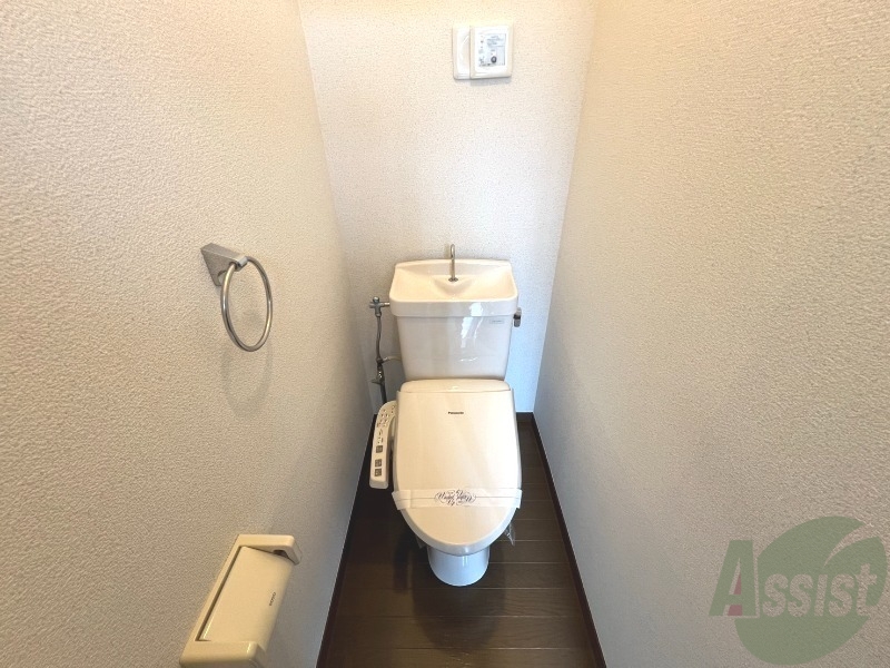 トイレ　トイレは温水洗浄便座が完備されております。