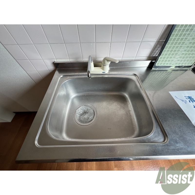 洗面設備　独立洗面台が無い為、水回りはキッチンとなります。