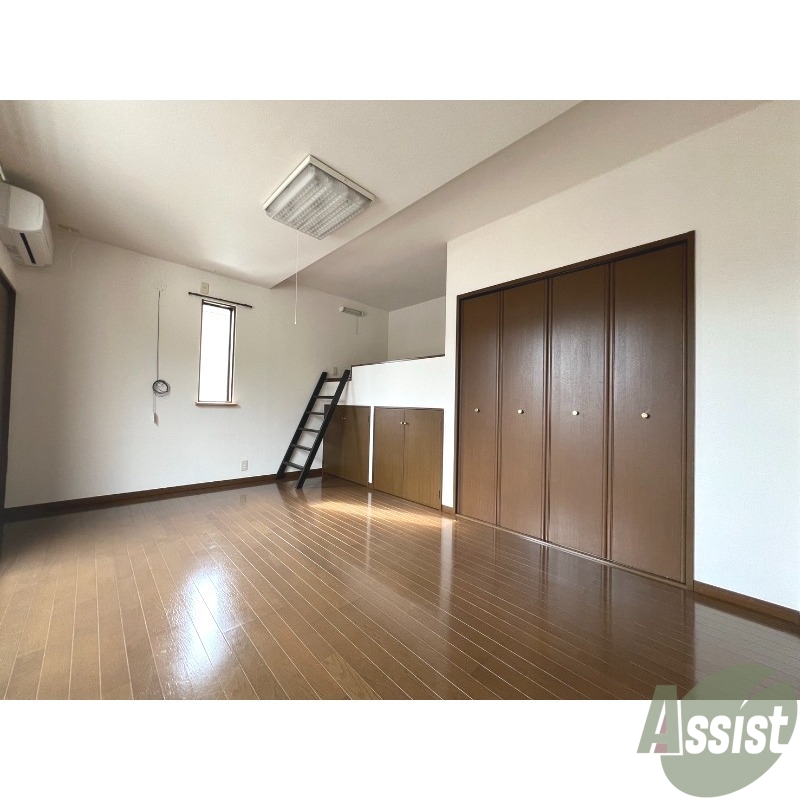 居室・リビング　リビングを撮影しました。生活のメインとなるお部屋ですね。