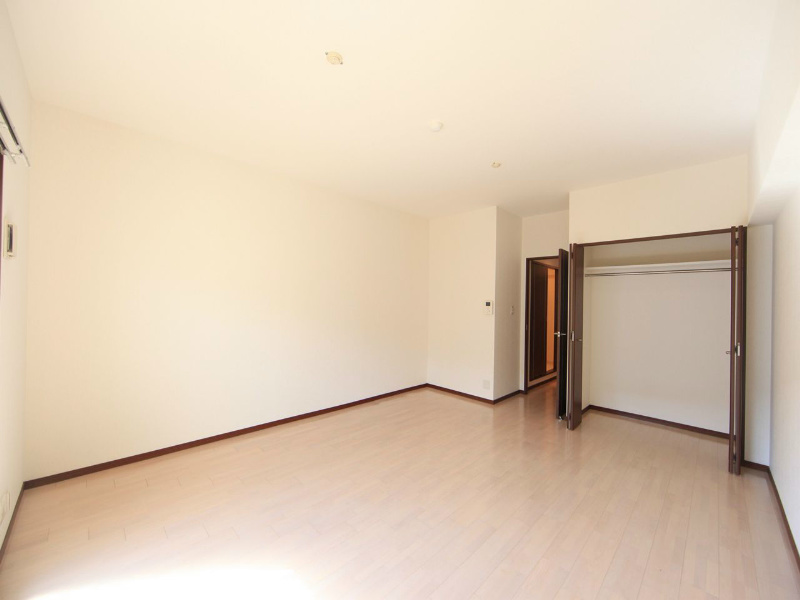 居室・リビング　洋室13.2帖　クローゼット付