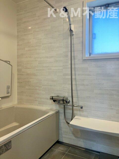 バス・シャワールーム　落ち着いた空間のお風呂です