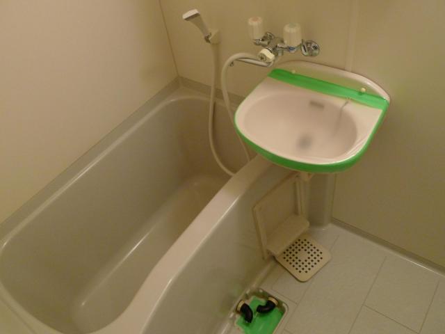 バス・シャワールーム　※同タイプ部屋の写真です。