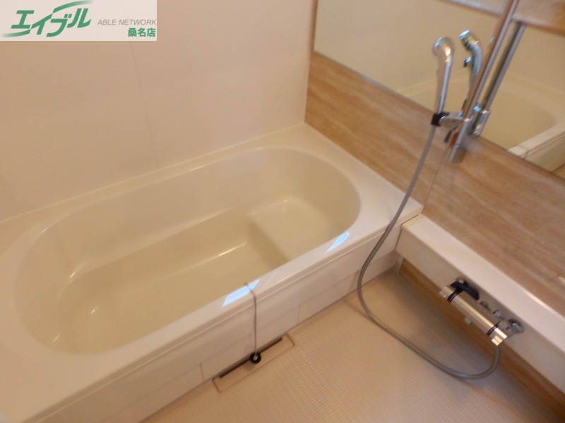 バス・シャワールーム　別部屋反転参考写真です