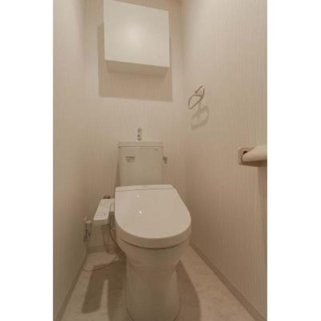 トイレ　※写真は同タイプ住戸です。