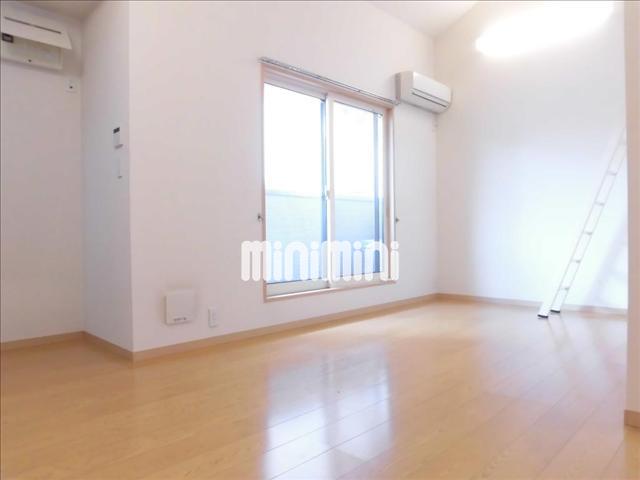 居室・リビング　２階の角部屋は嬉しいですね